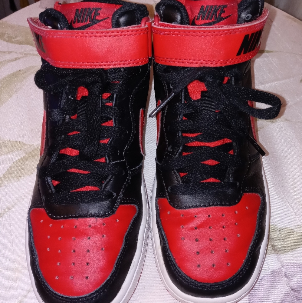 Nike boys all day play size 4.5